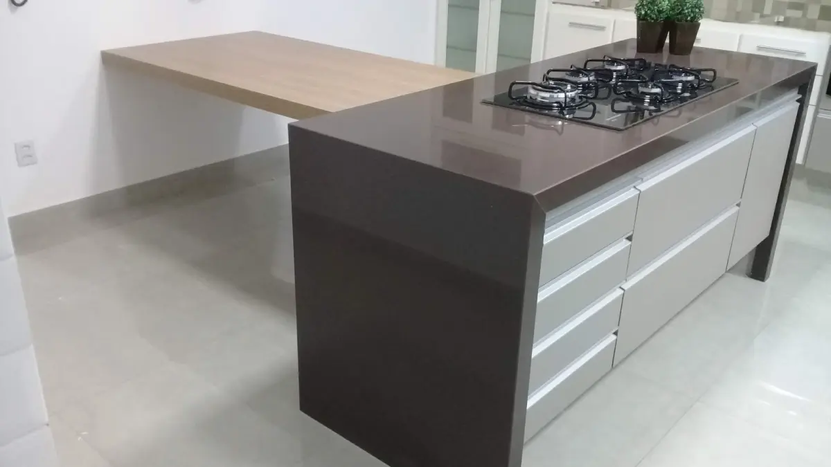 Ilha de Cozinha com Mesa Acoplada em Mdf Gianduia em São João da Boa Vista