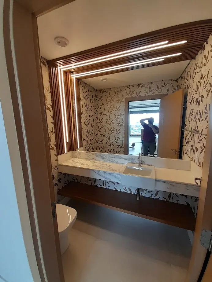 Ripado para Lavabo MDF freijó e leds decorativos em São João da Boa Vista